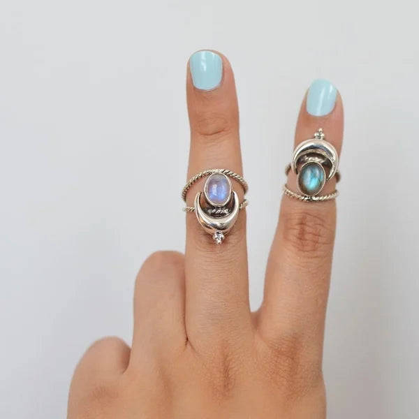 Bague en forme d'arc-en-ciel ovale en pierre de lune avec phases lunaires