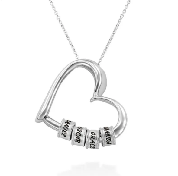 Collier personnalisé en forme de cœur avec possibilité d’accrocher des bagues et gravures de nom personnalisées