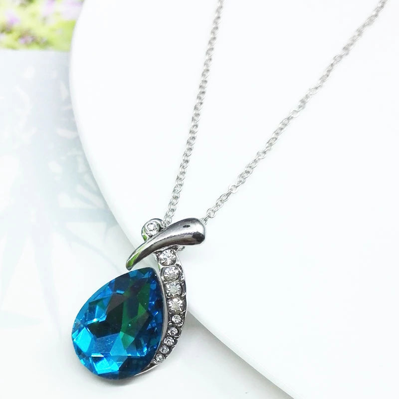 Élégant Ensemble de Collier et Boucles d'Oreilles en Argent Sterling avec Zirconium Bleu