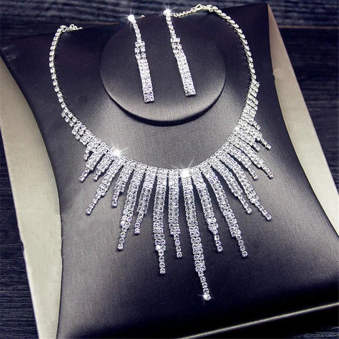 Ensemble Chic en Argent Brillant : Collier et Boucles d'Oreilles Élégantes