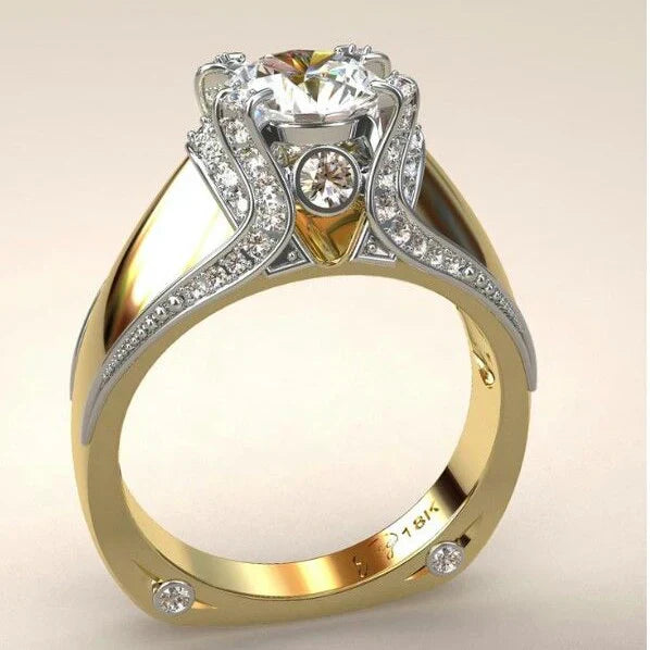Bague dorée au look vintage