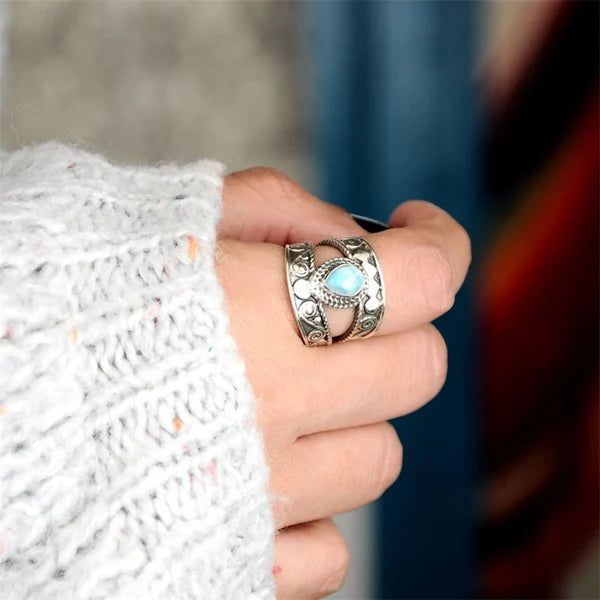 Bague ajourée en vert turquoise