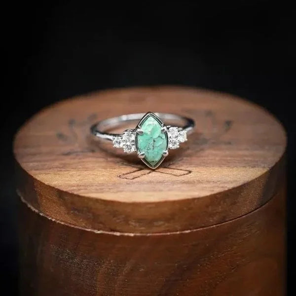 Bague en turquois naturel et diamant