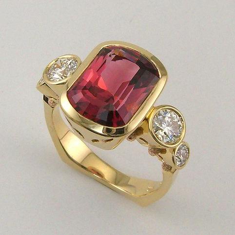 Bague en or avec zircone et verre rouge vintage