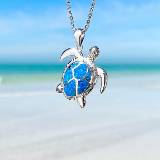 Collier de tortue de mer en opale bleue