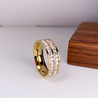 Bague élégante avec double incrustation de zirconia