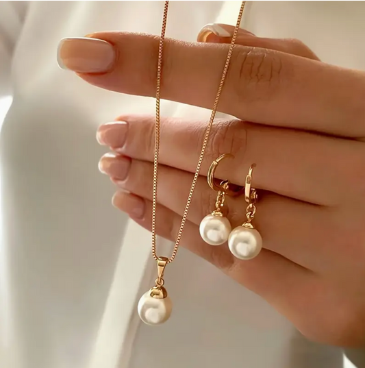 Ensemble de 3 pièces en perles d'eau douce : boucles d'oreilles et collier
