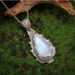 Collier en pierre de lune en cadre vintage
