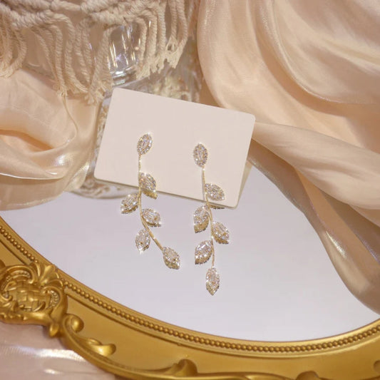 Pendentif feuille en zirconia avec boucles d'oreilles en or et argent
