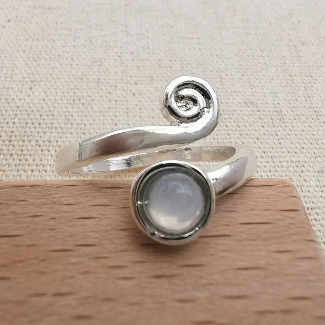 Anneau en spirale avec pierre de lune vintage
