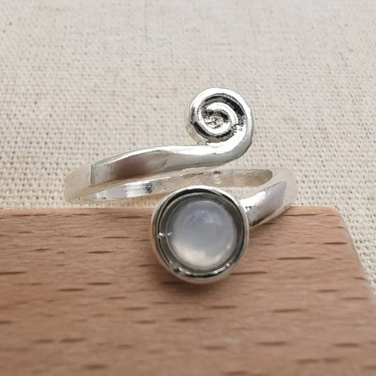 Anneau en spirale avec pierre de lune vintage