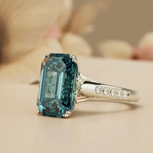 Bague vintage avec cristal bleu