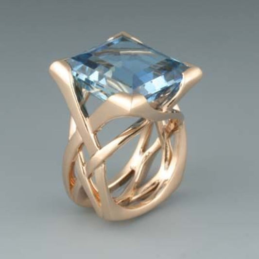 Bague Vintage en or rose avec zirconias bleus