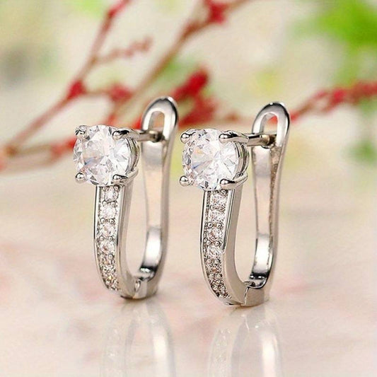 Boucles d'oreilles élégantes en zircone argentée