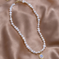 Collier Éblouissant en Perles et Pierre de Lune Dorée