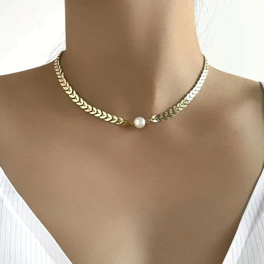 Élégant Collier en Or avec Perles Romaines