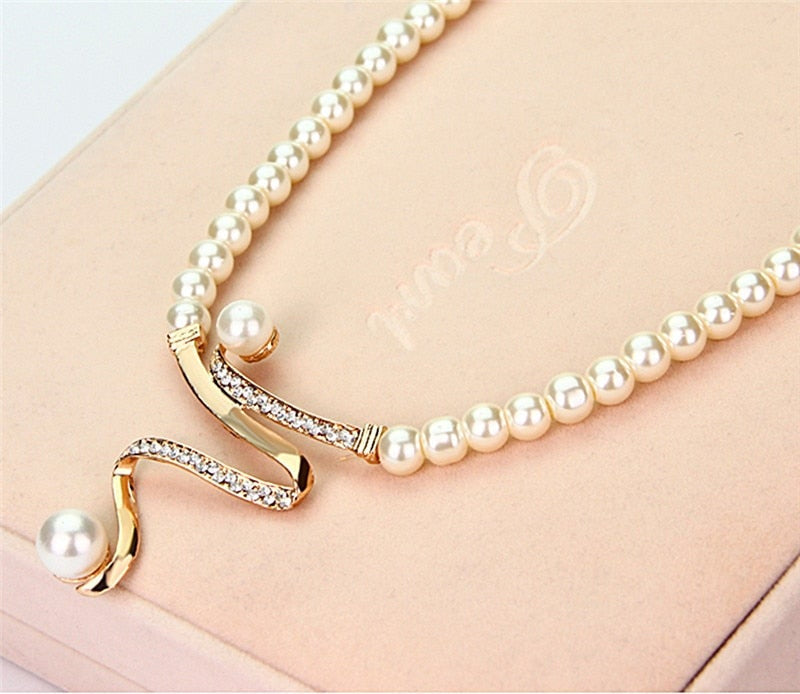 Collier de perles naturelles + ensemble de boucles d'oreilles