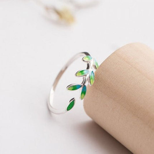 Bague ajustable en argent avec des feuilles émaillées en vert