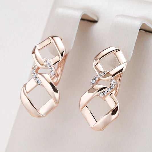 Boucles d'oreilles élégantes avec nœud et zirconiums en or