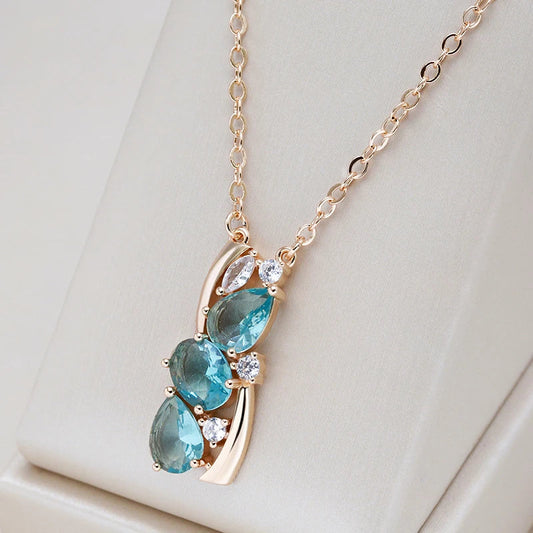 Collier élégant en cristal bleu avec finition dorée