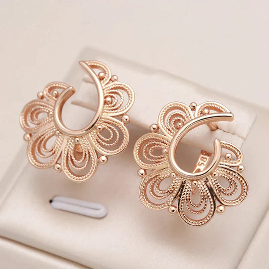 Boucles d'oreilles élégantes avec des fleurs en or