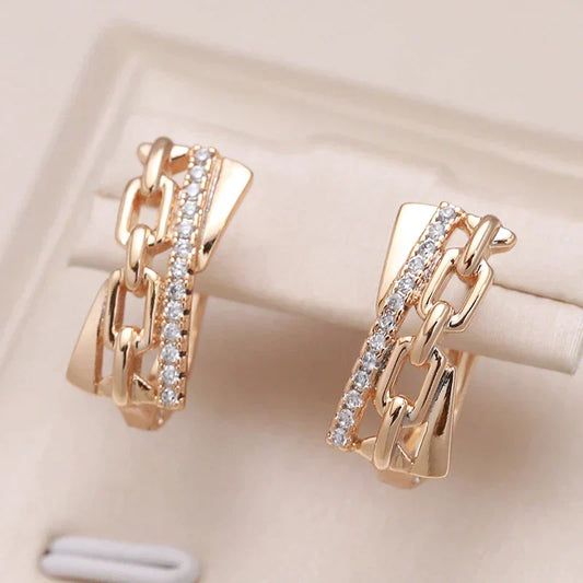 Boucles d'oreilles brillantes avec chaînes en or