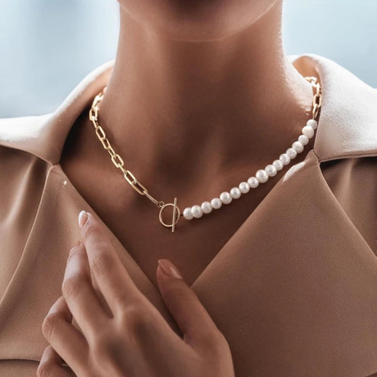 Collier en Chaîne Élégant Orné de Perles Luxueuses