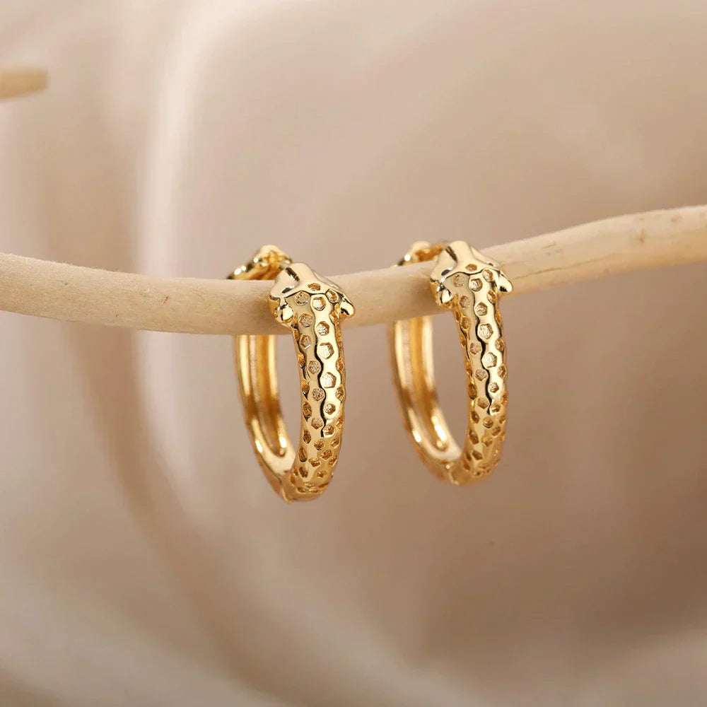 Boucles d'oreilles minimalistes en forme de serpent en or