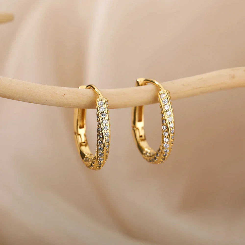 Boucles d'oreilles minimalistes en or brillant irrégulier