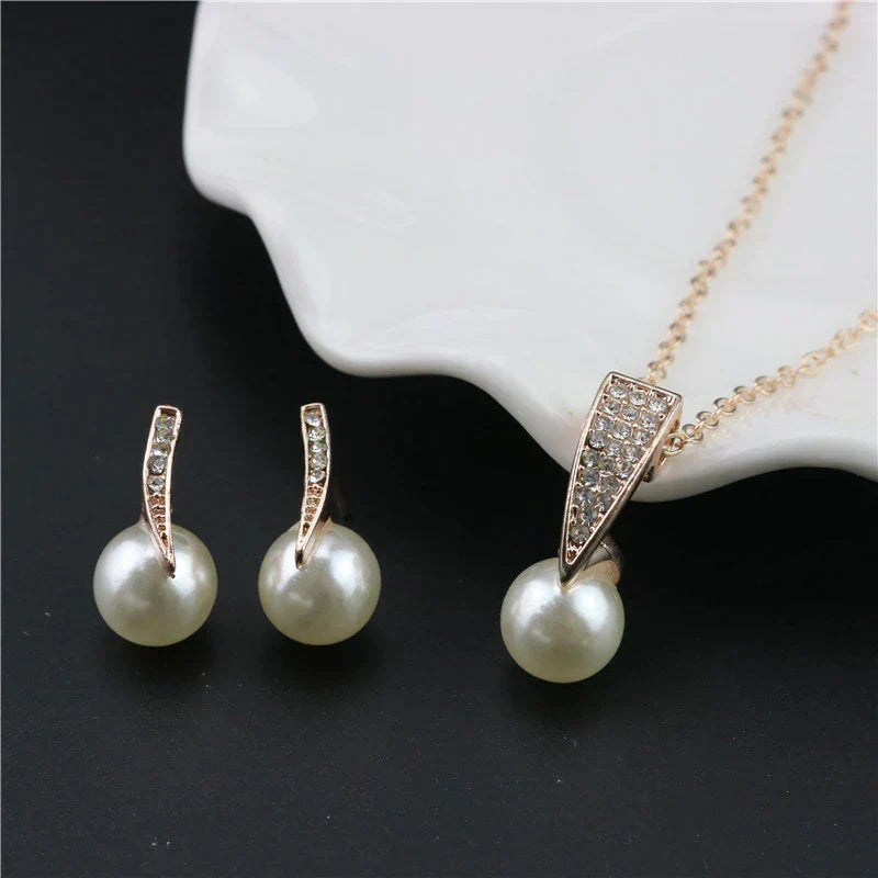Élégant Ensemble de Collier et Boucles d'Oreilles en Perles d'Or Rose