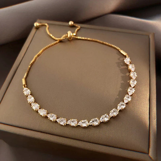 Éblouissant bracelet en or rehaussé de zirconium scintillant