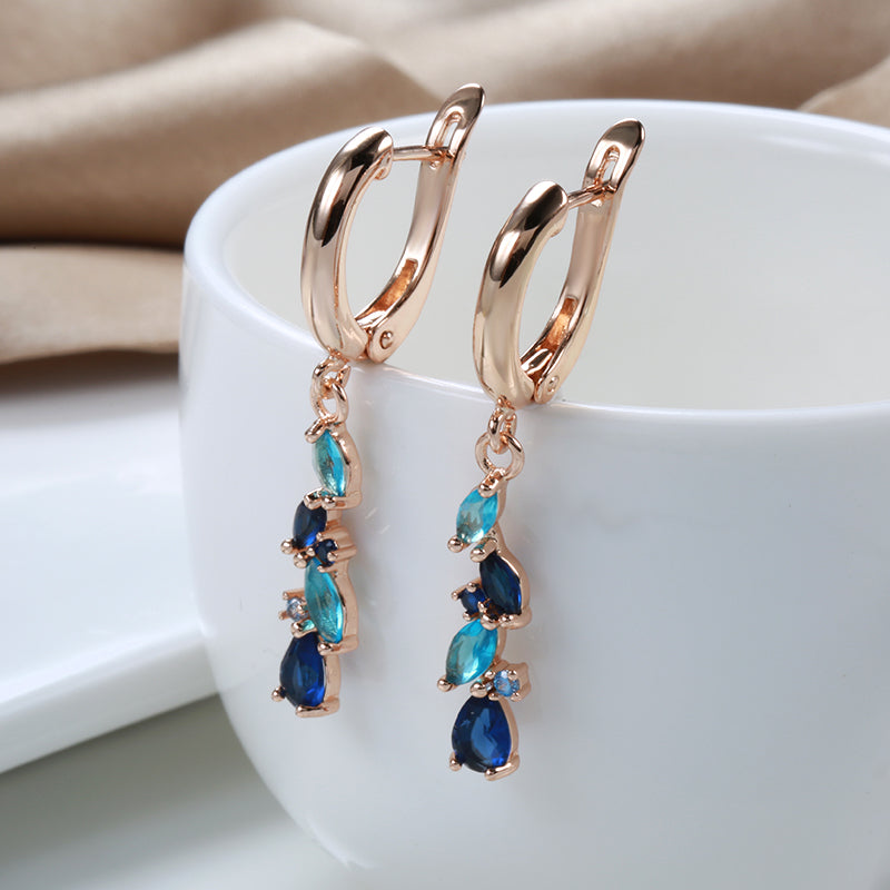 Boucles d'oreilles élégantes en cristal bleu et doré