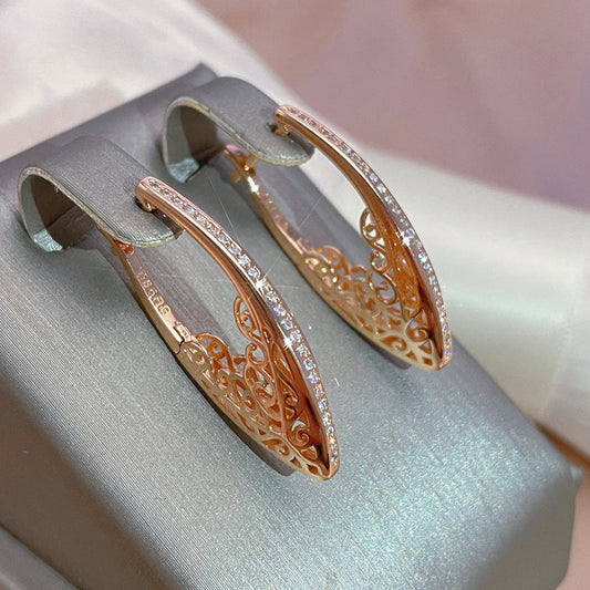 Boucles d'oreilles élégantes et brillantes en or exquisit