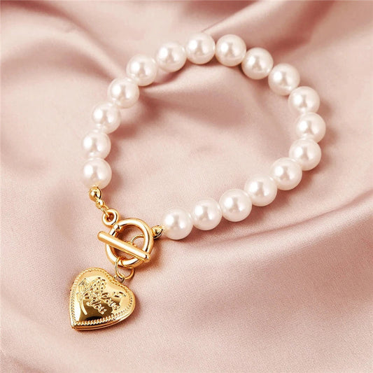 Élégant Bracelet en Perles avec Charmant Cœur Doré