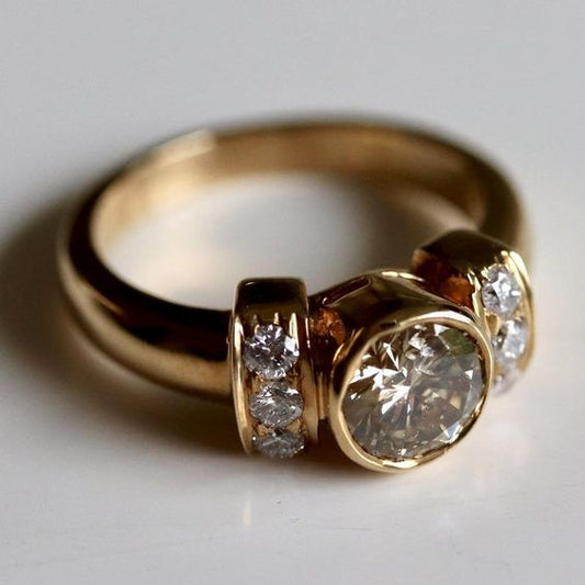 Bague vintage brillante en or forgeé