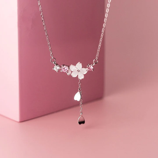 Collier floral avec pierres roses en argent