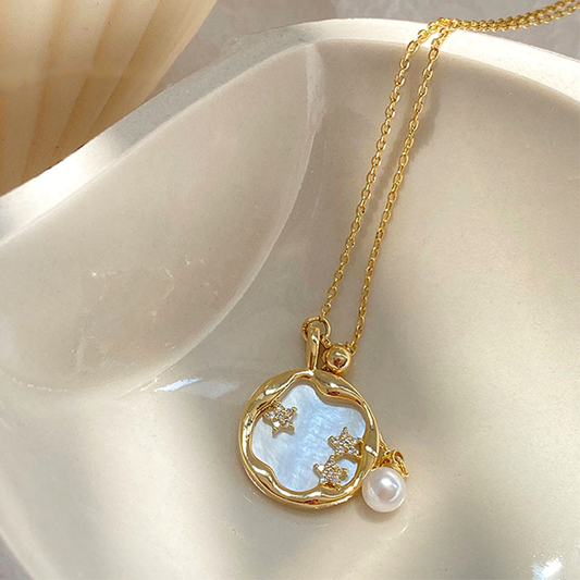 Collier en pierre de lune avec perle en or