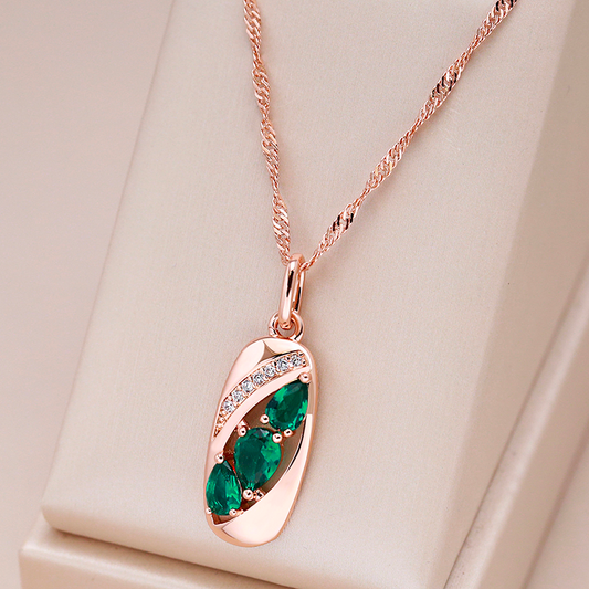 Collier avec cristal vert en or