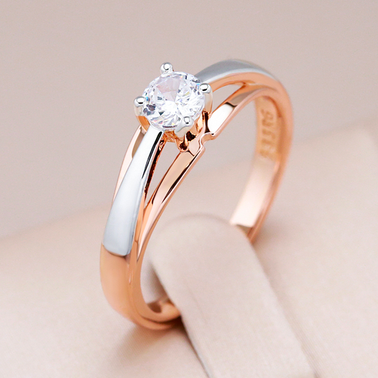 Bague luxueuse avec cristal blanc
