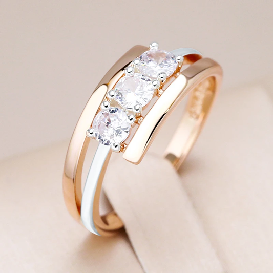 Bague élégante avec cristaux enrobés d'or