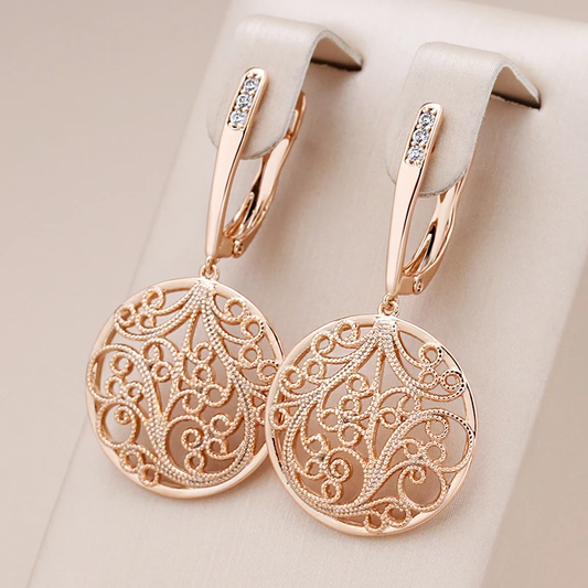 Boucles d'oreilles rondes et élégantes avec mandala en or