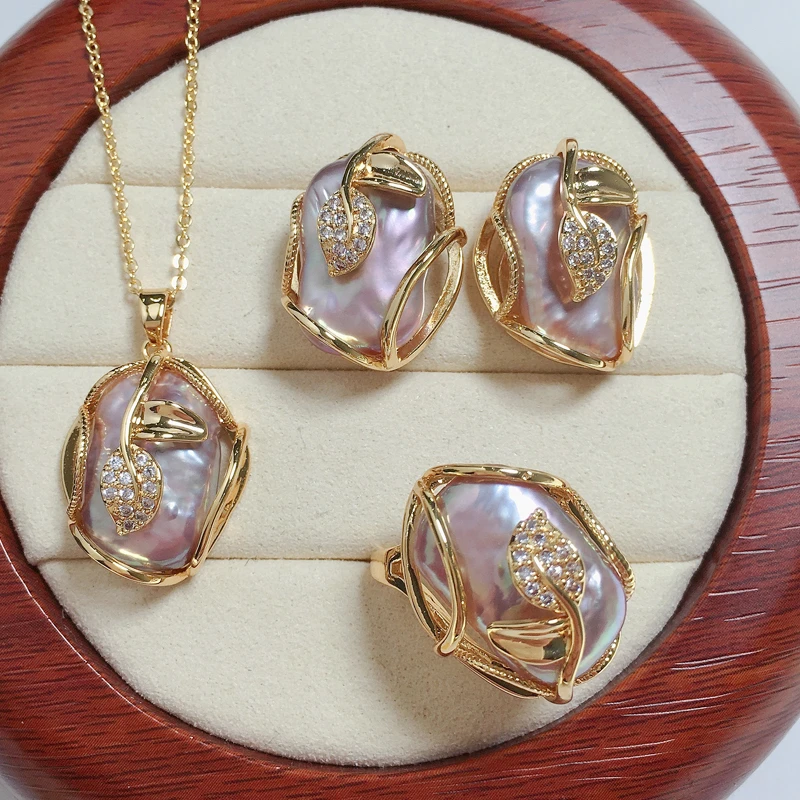 Élégant Ensemble Collier et Boucles d'Oreilles en Perles d'Eau Douce et Or
