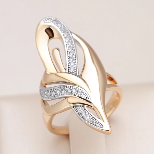 Bague élégante en or avec des pointes