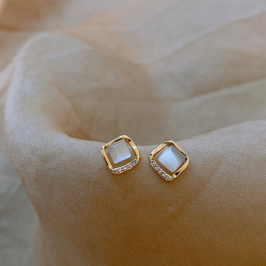 Boucles d'oreilles élégantes avec cristal de lune en or
