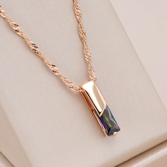 Collier élégant en cristal multicolore