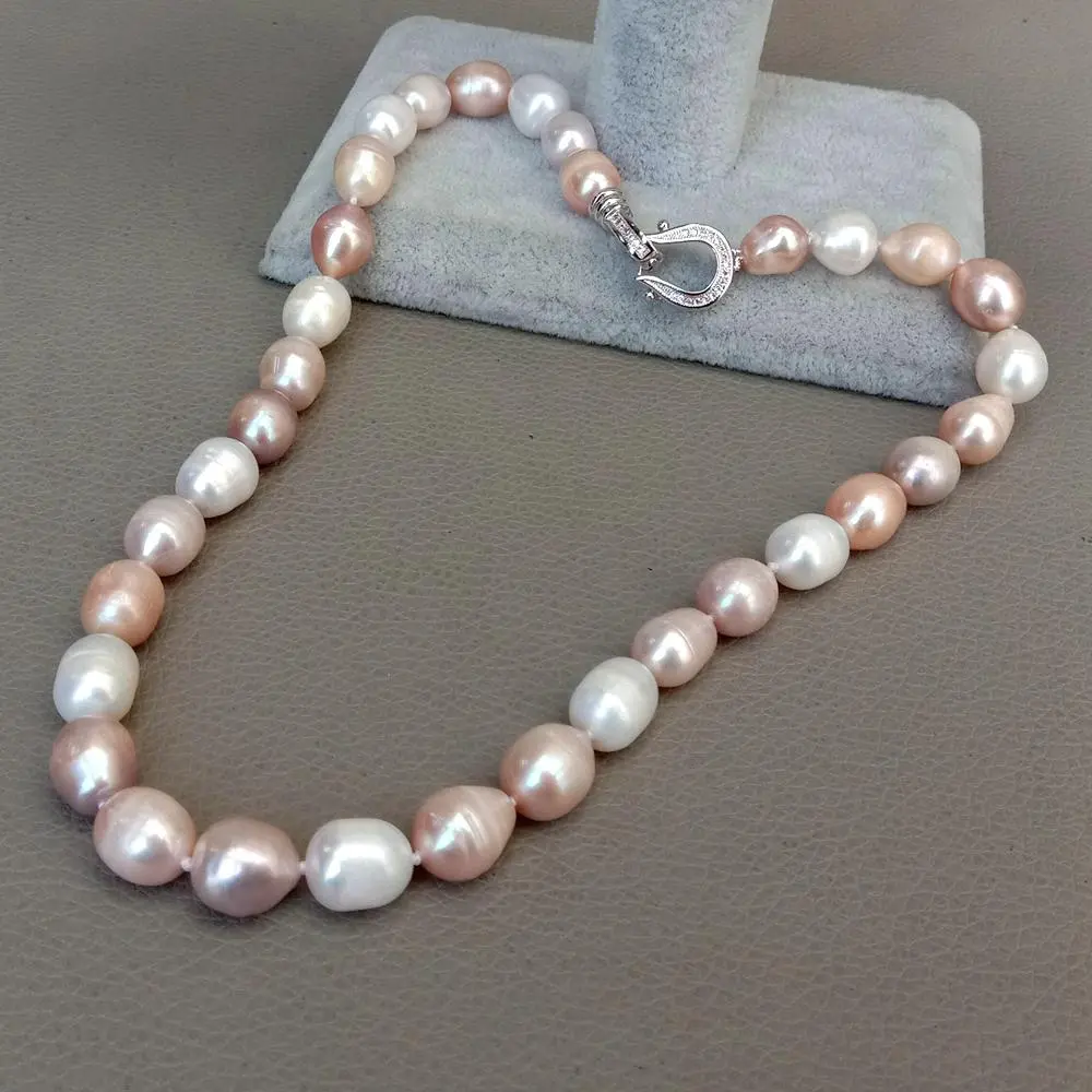 Éblouissant collier de perles multicolores