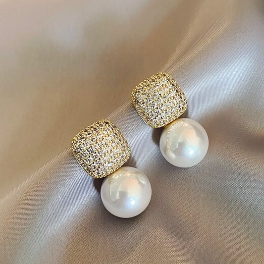 Boucles d'oreilles élégantes et brillantes avec perles
