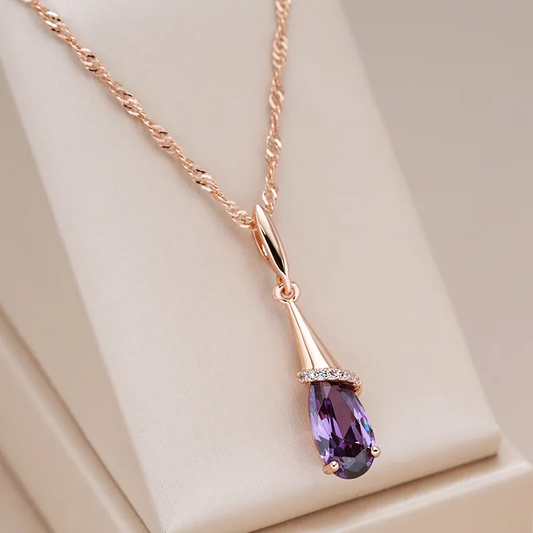 Collier élégant en gouttes de cristal mauves