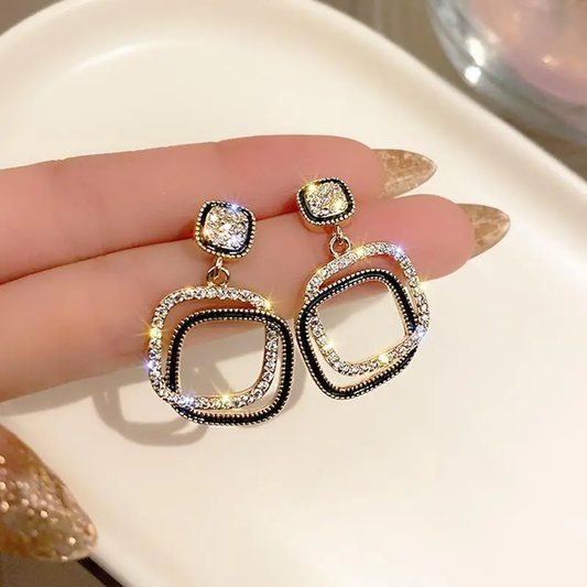 Boucles d'oreilles élégantes en forme de carré