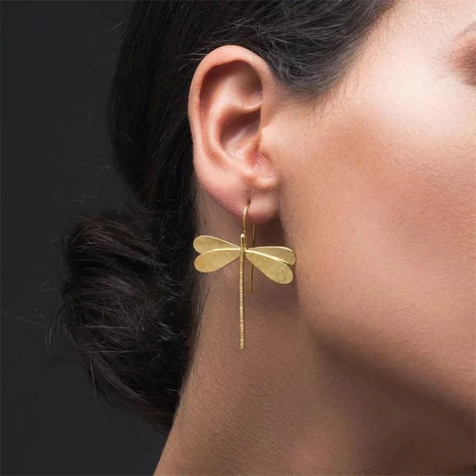 Attrayantes boucles d'oreilles vintage dorées en forme de libellule